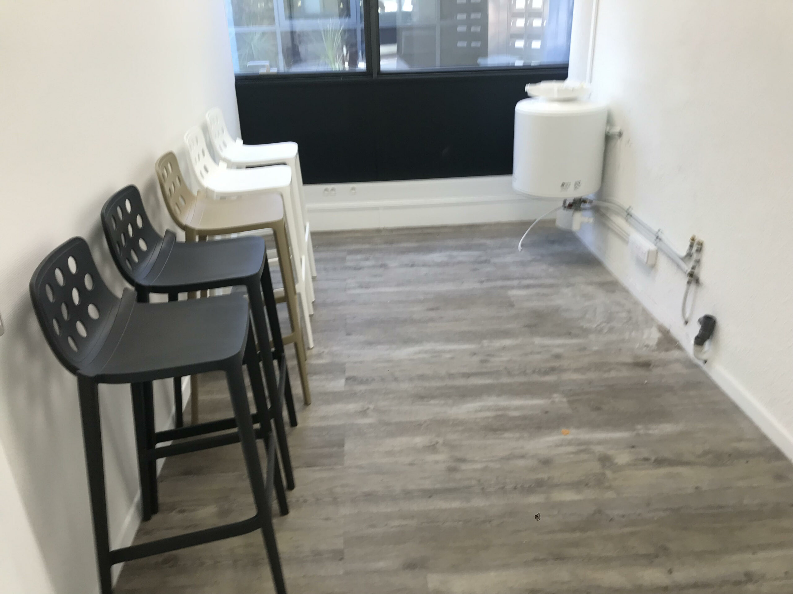 Débarras cave grenier Sophia Antipolis : mobilier, objets professionnels et tri en zone technique