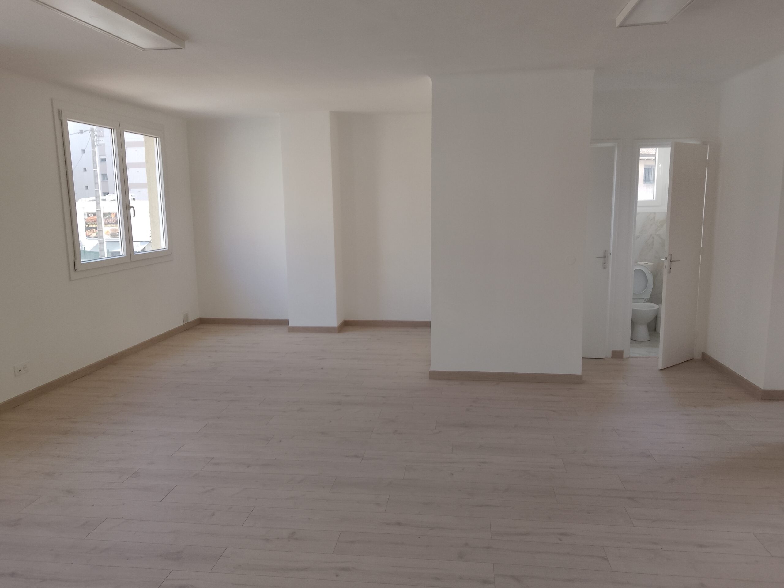 Débarras d’appartement, cave ou bureau à Sophia Antipolis – évacuation de meubles, cartons et objets encombrants
